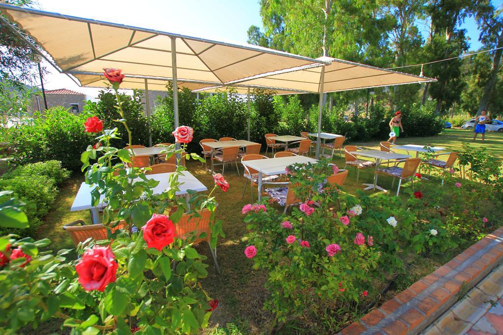 Emecik Palm Bay Beach Hotel מראה חיצוני תמונה