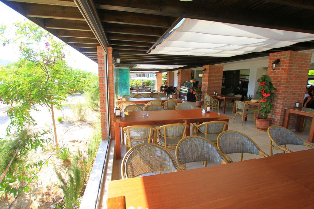 Emecik Palm Bay Beach Hotel מראה חיצוני תמונה