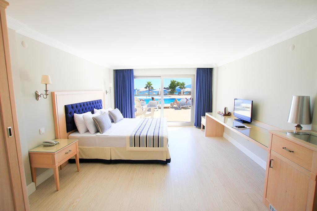 Emecik Palm Bay Beach Hotel מראה חיצוני תמונה