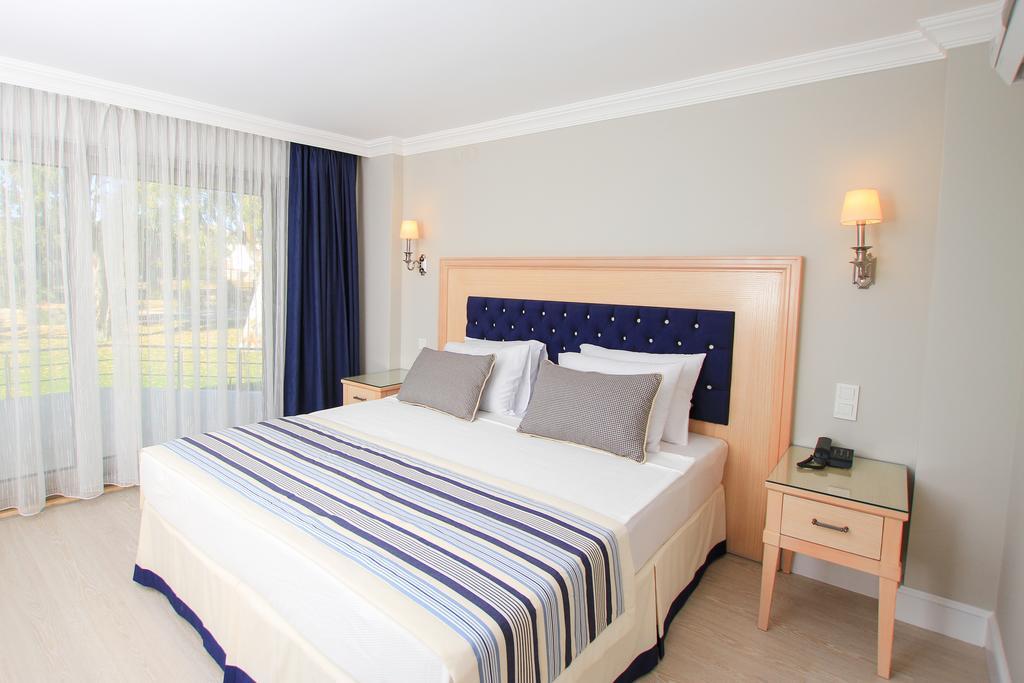 Emecik Palm Bay Beach Hotel מראה חיצוני תמונה
