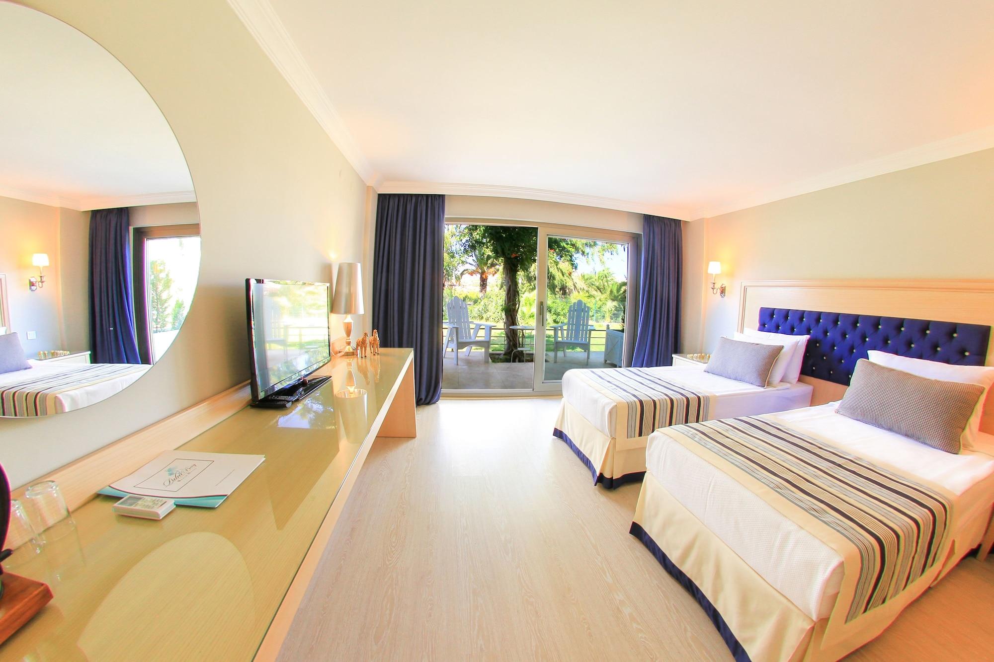 Emecik Palm Bay Beach Hotel מראה חיצוני תמונה