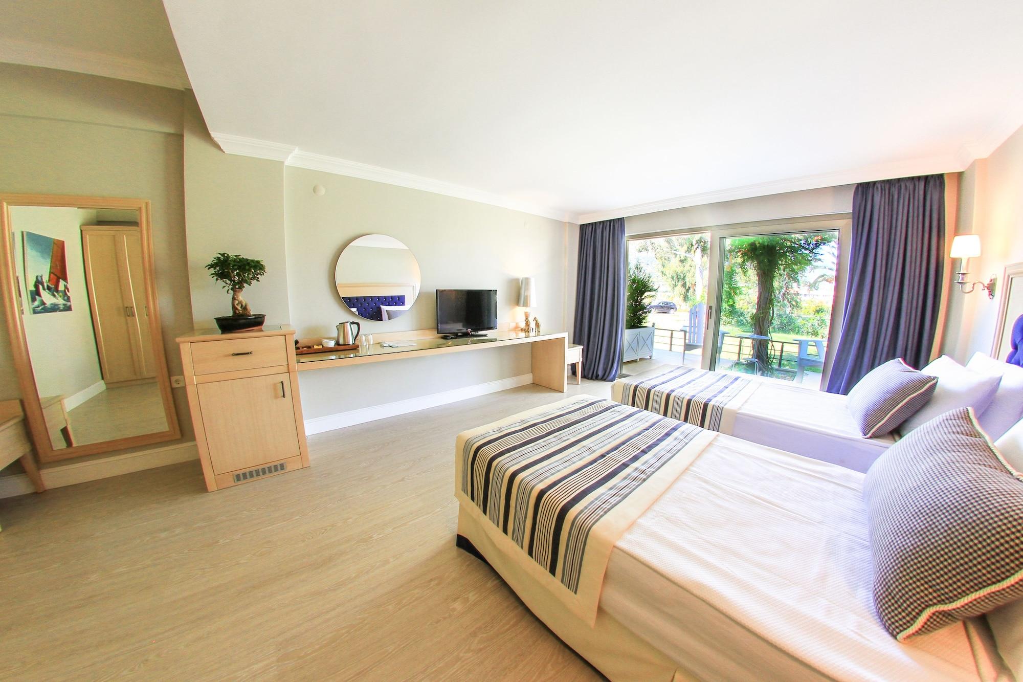 Emecik Palm Bay Beach Hotel מראה חיצוני תמונה