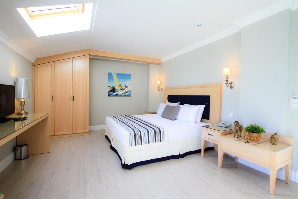 Emecik Palm Bay Beach Hotel מראה חיצוני תמונה