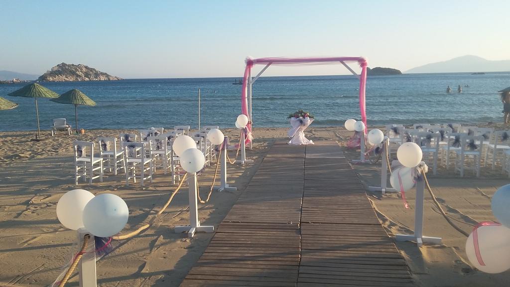 Emecik Palm Bay Beach Hotel מראה חיצוני תמונה