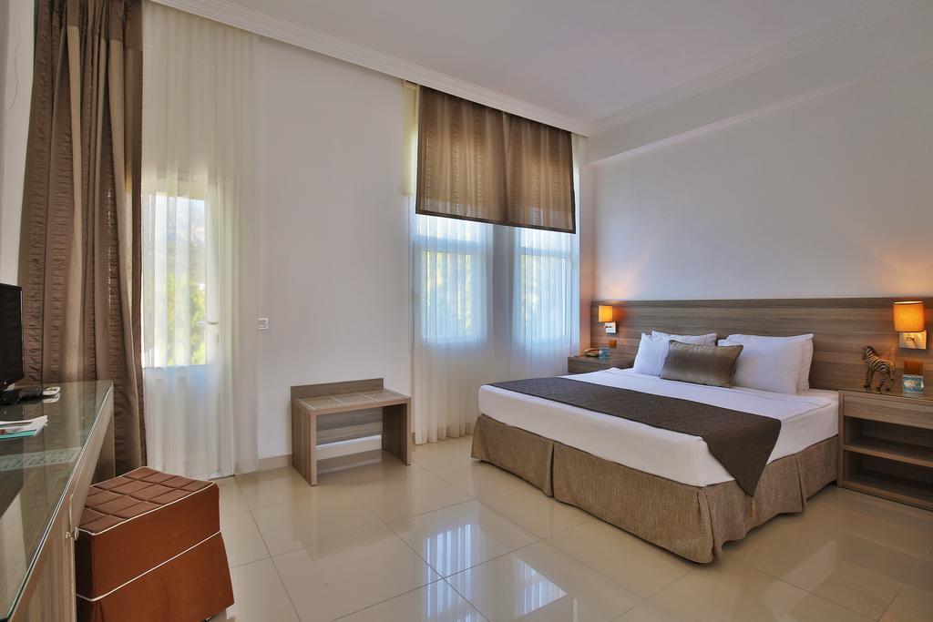 Emecik Palm Bay Beach Hotel מראה חיצוני תמונה