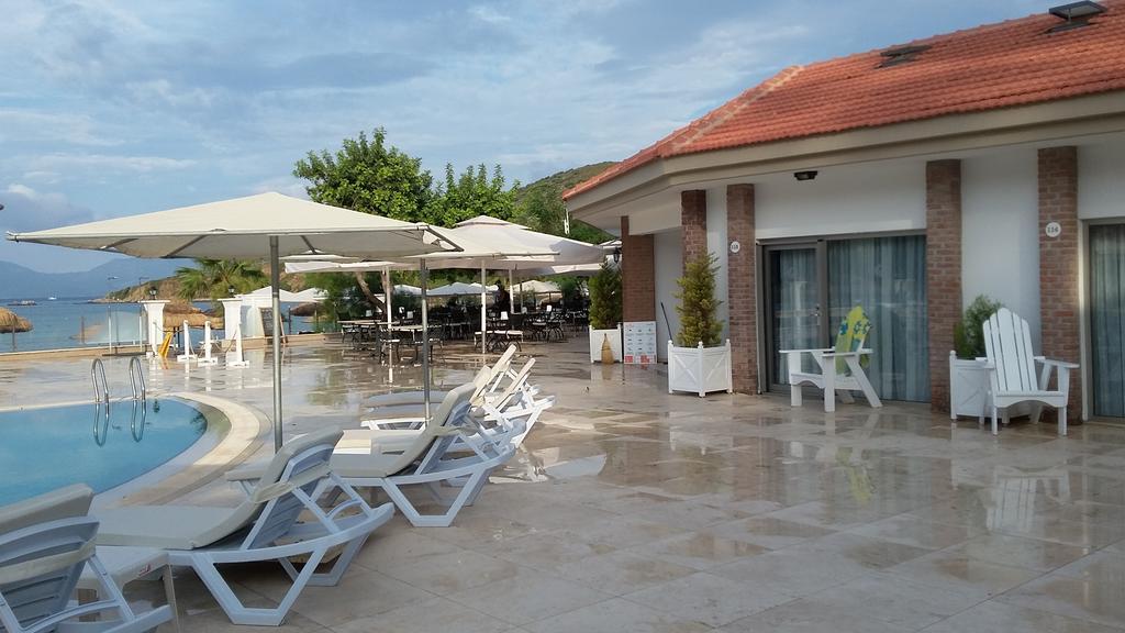 Emecik Palm Bay Beach Hotel מראה חיצוני תמונה