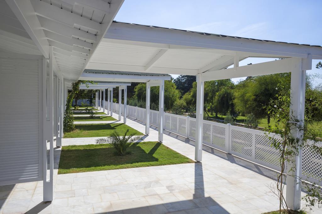 Emecik Palm Bay Beach Hotel מראה חיצוני תמונה